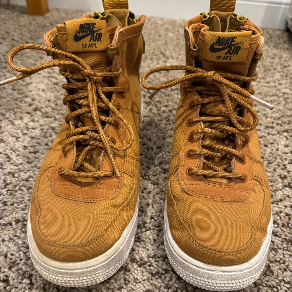 Nike SF AF1 High-Top Sneakers in Tan, size 7Y